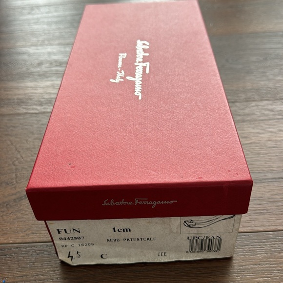 Salvatore Ferragamo Pre Loved Suede low Heels Shoes with Dust Bag. - Picture 2 of 8